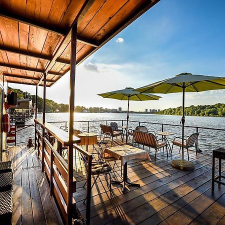 San Art Floating Hostel & Apartments Belgrade Luaran gambar