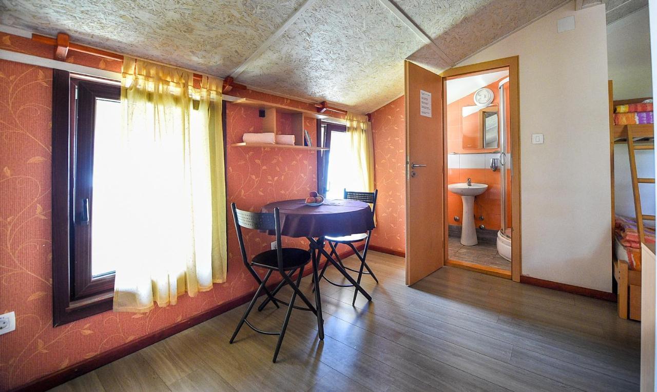 San Art Floating Hostel & Apartments Belgrade Luaran gambar