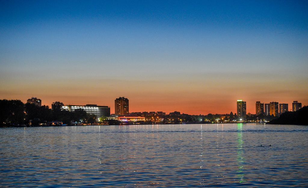 San Art Floating Hostel & Apartments Belgrade Luaran gambar