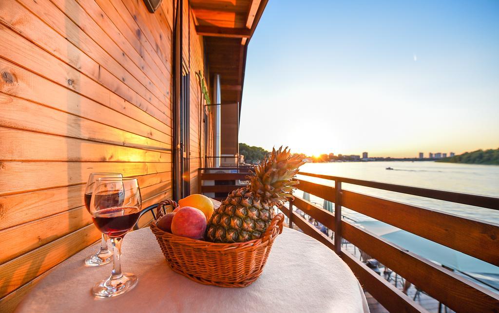 San Art Floating Hostel & Apartments Belgrade Luaran gambar