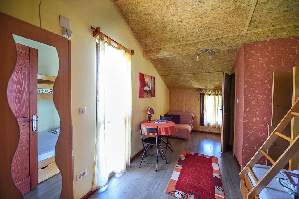 San Art Floating Hostel & Apartments Belgrade Luaran gambar