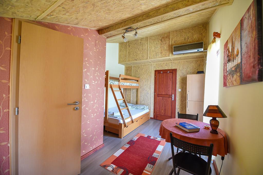 San Art Floating Hostel & Apartments Belgrade Luaran gambar
