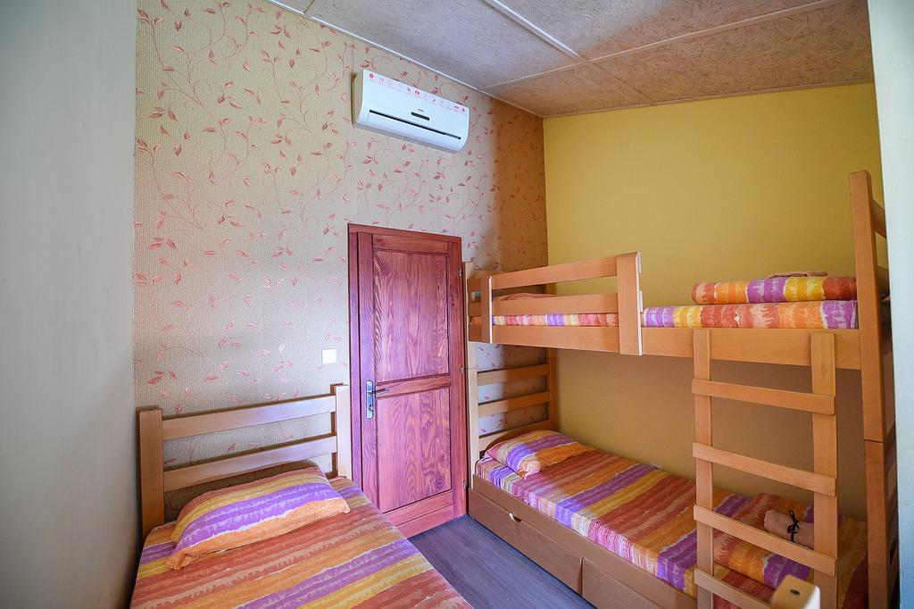San Art Floating Hostel & Apartments Belgrade Luaran gambar