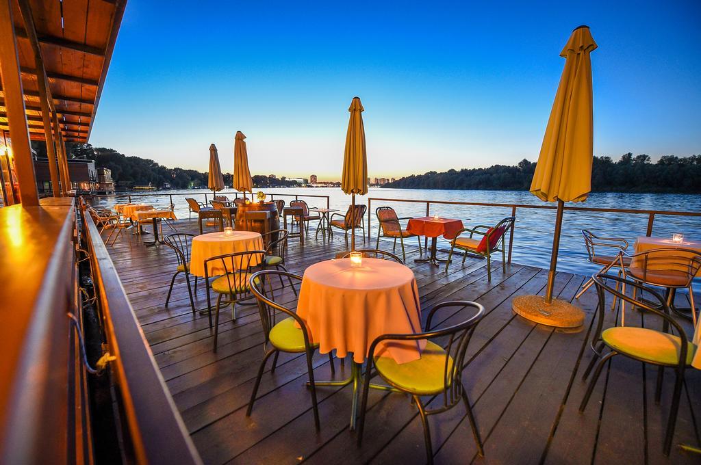 San Art Floating Hostel & Apartments Belgrade Luaran gambar