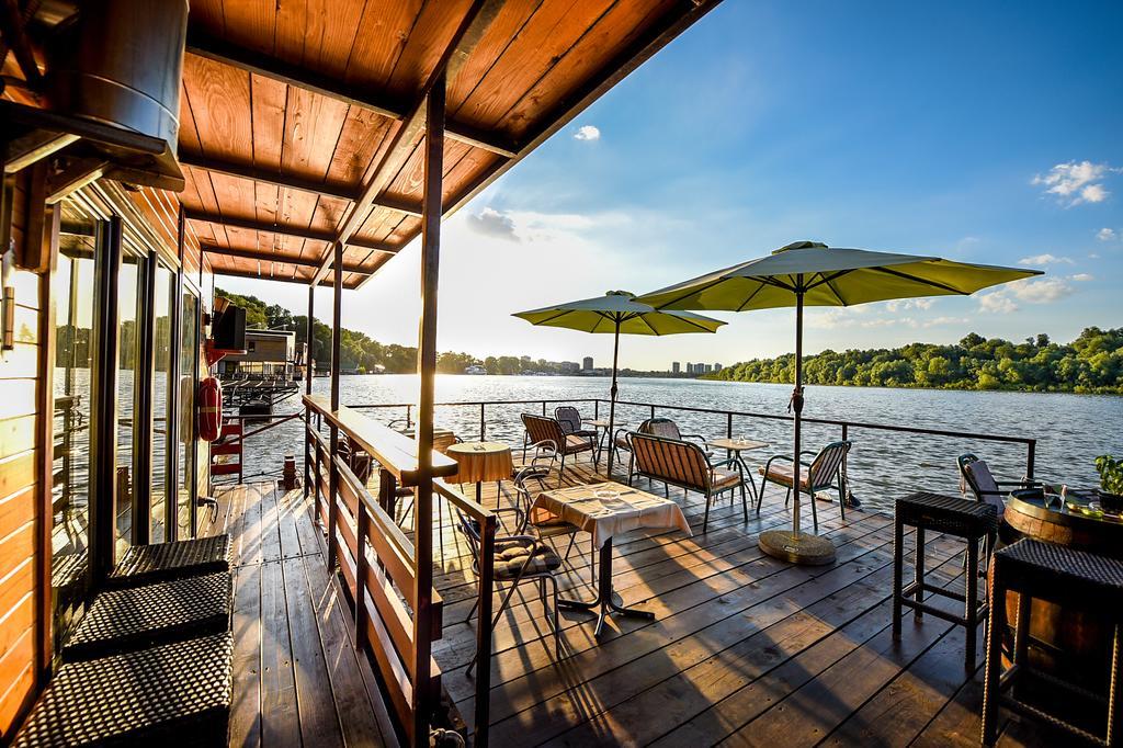 San Art Floating Hostel & Apartments Belgrade Luaran gambar