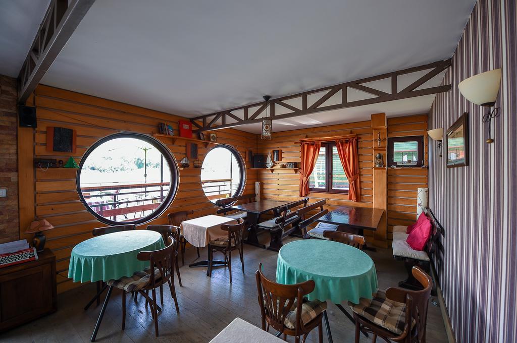 San Art Floating Hostel & Apartments Belgrade Luaran gambar