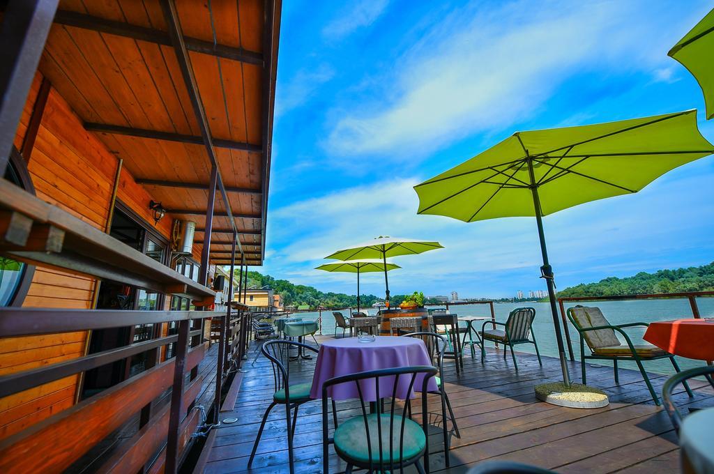 San Art Floating Hostel & Apartments Belgrade Luaran gambar